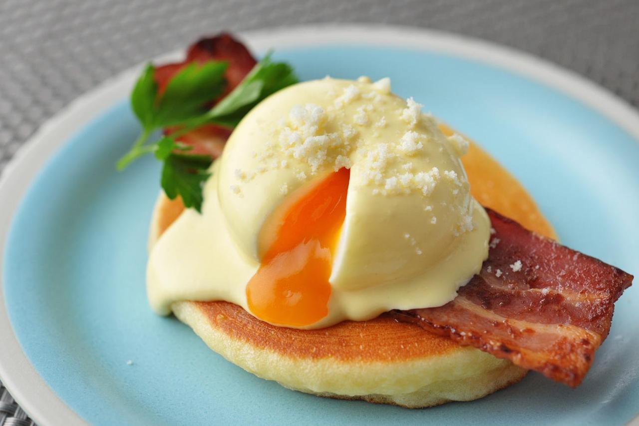 Omo Kansai Airport By Hoshino Resorts Izumi-Szano Kültér fotó A poached egg on a muffin with bacon
