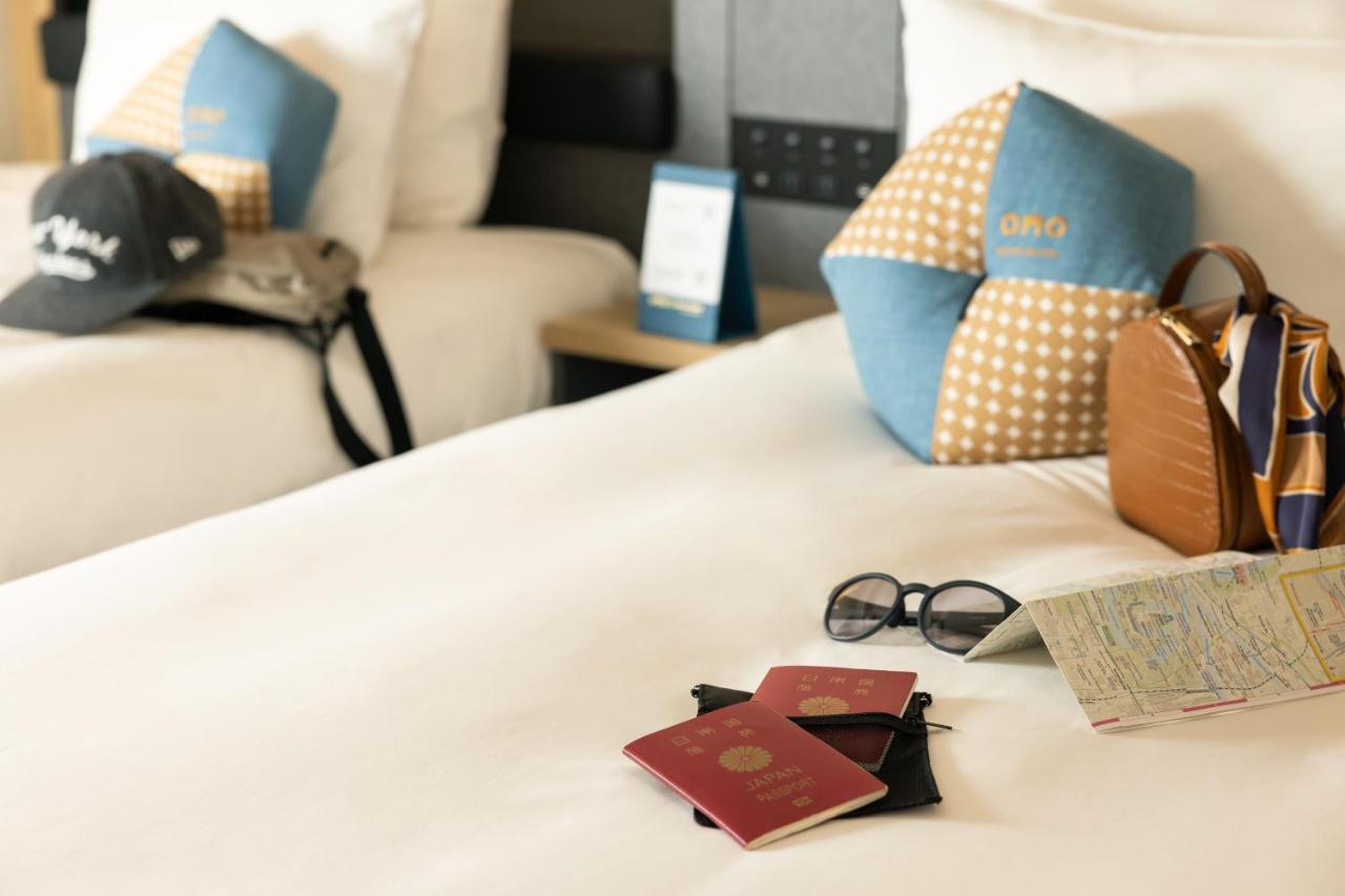 Omo Kansai Airport By Hoshino Resorts Izumi-Szano Kültér fotó A passport and a boarding pass on a bed